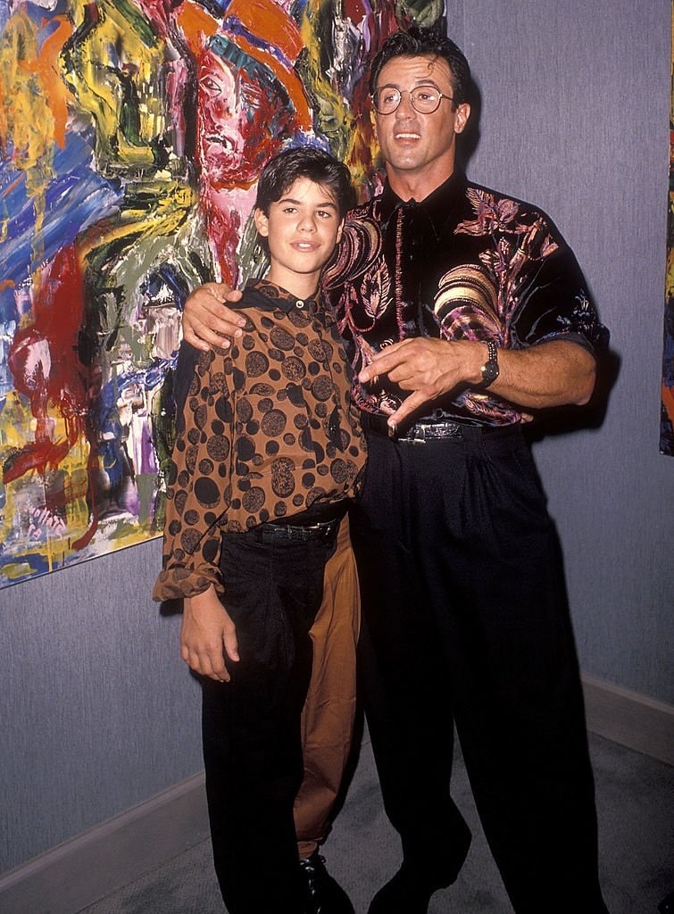 contioutra.com - Este menino foi um filho n&atilde;o desejado, e seu casaco salvou sua vida: hoje, ele &eacute; um &iacute;cone de Hollywood.