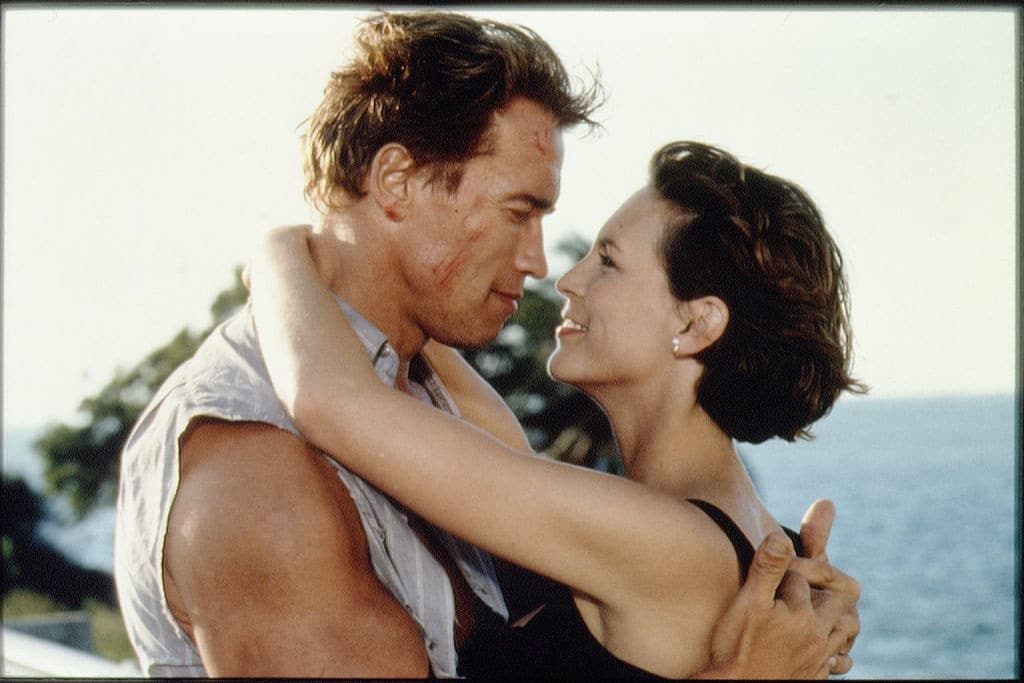 contioutra.com - Uma cena sensual virou um dos momentos mais famosos do cl&aacute;ssico com Jamie Lee Curtis, e por um detalhe fora do esperado